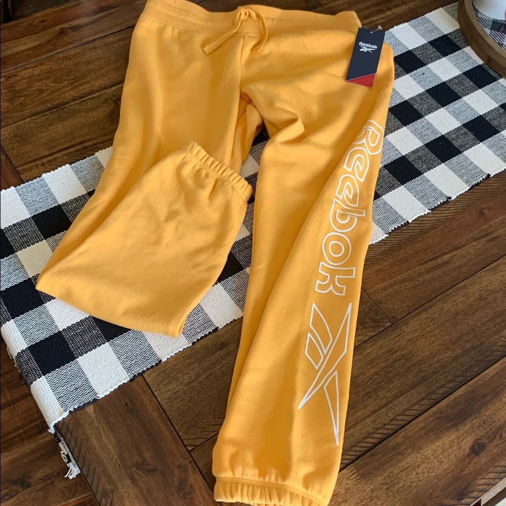 NWT Reebok cuffed sweatpants - Picture 2 of 5
